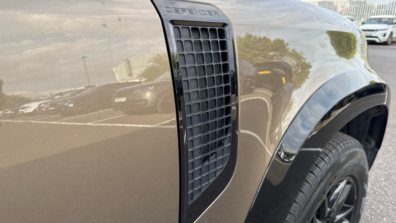 Land Rover Defender 90 Diesel 3.0 D200 Hard Top Auto